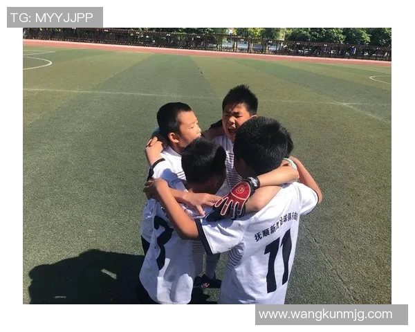 在足球江湖中追梦少年如何逆袭成传奇巨星